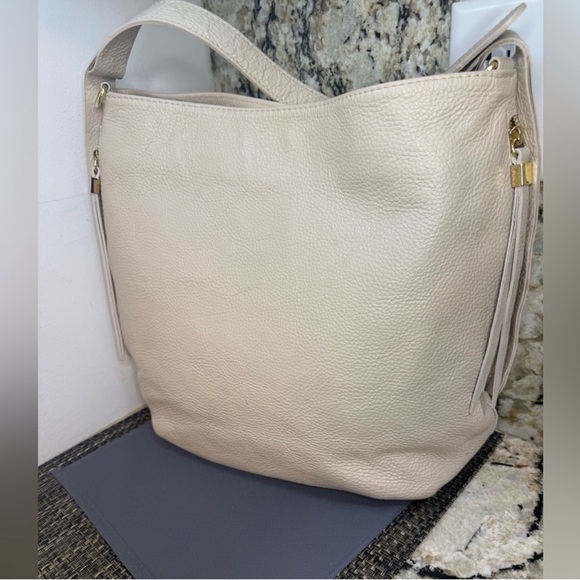 Neiman Marcus Cream Shoulder Bag VGUC - Picture 2 of 11